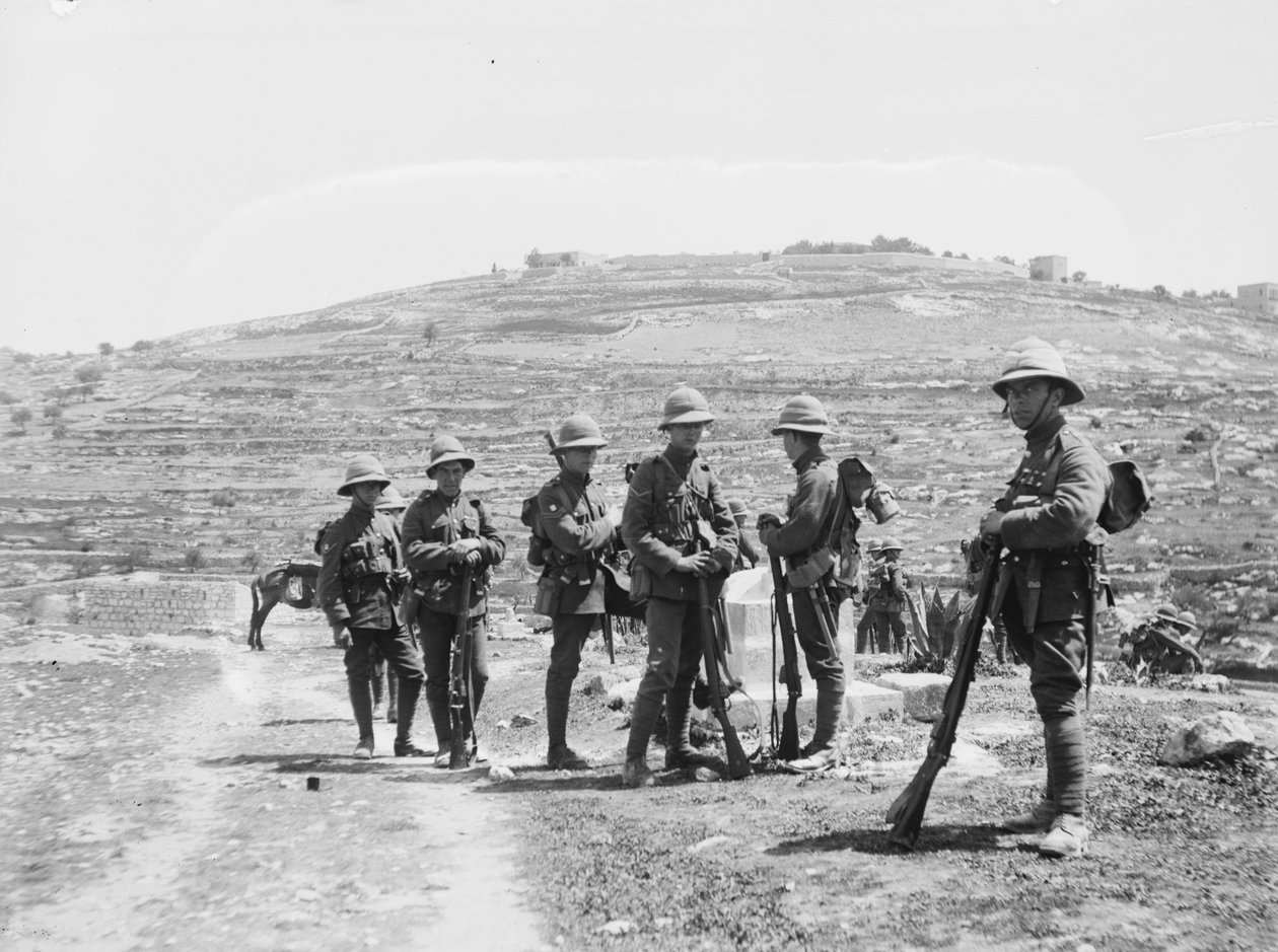 Britiske soldater utenfor Jerusalem, under anti-jødisk opprør, 1920 (bw-bilde) av Unbekannt Unbekannt