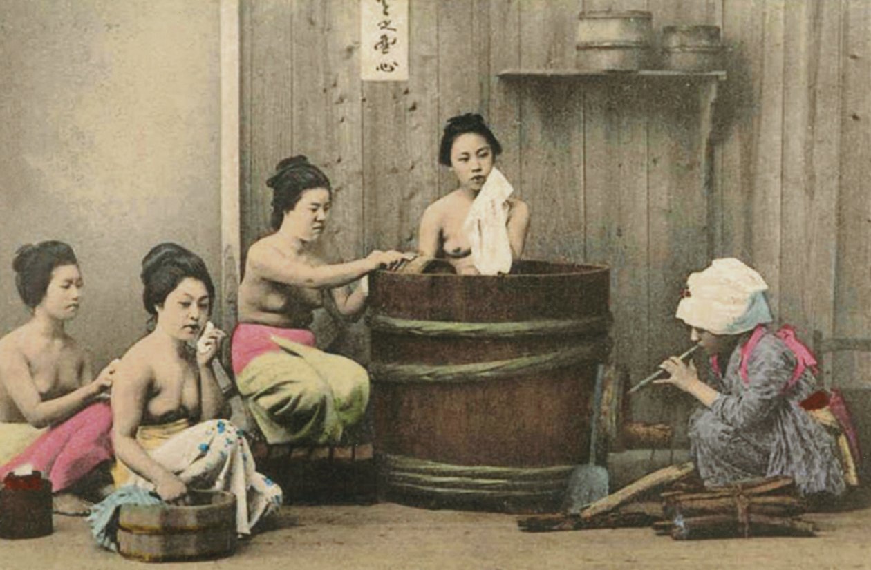 Vaskehus i Japan, ca. 1880 (håndfarget albumbilde) av Unknown