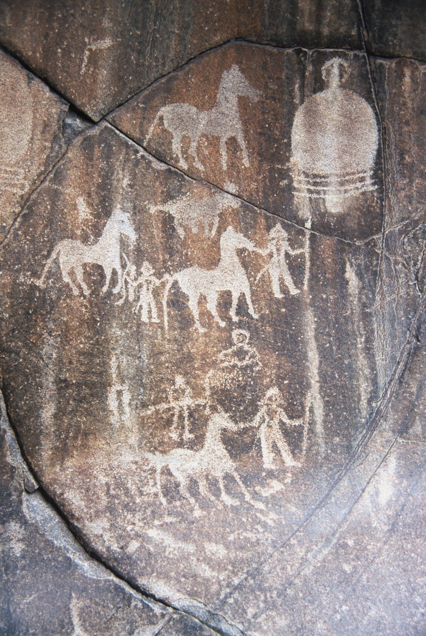 Bilder av dyr og symboler er blant de 30 000 helleristningene nær landsbyen Chilas i Karakoram-fjellkjeden nord i Pakistan. av Unknown