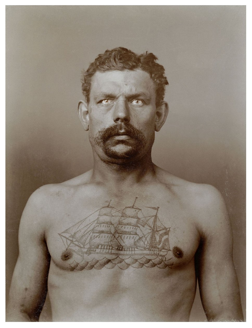 Tatovert mann, ca. 1898 av Unknown