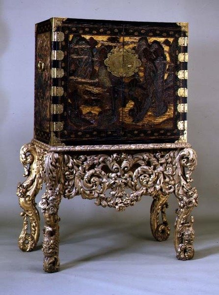 Skap på stativ av forgylt tre, ca. 1680 (skap) av Dutch School