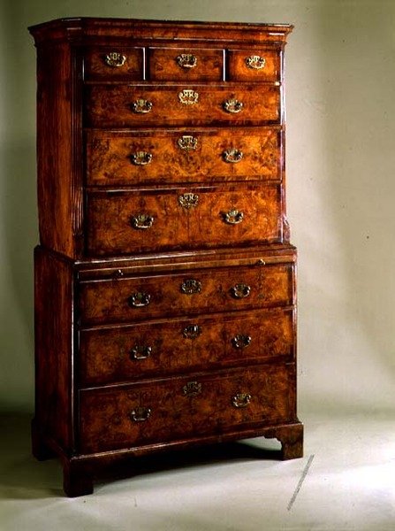 Queen Anne tallboy, ca. 1710 (valnøtt) av English School
