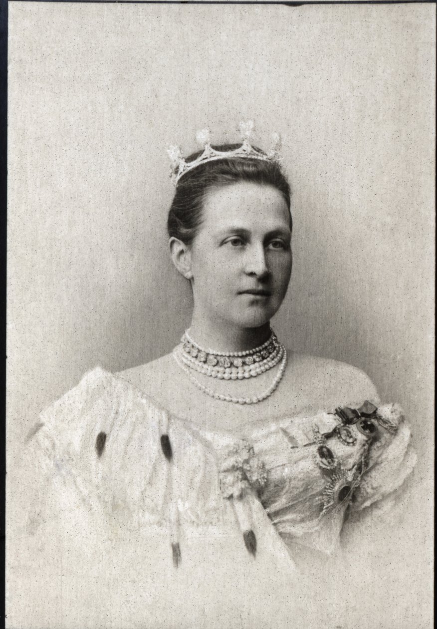 Portrett av Olga Konstantinovna av Russland (1851-1926), dronning av Hellas. av French Photographer
