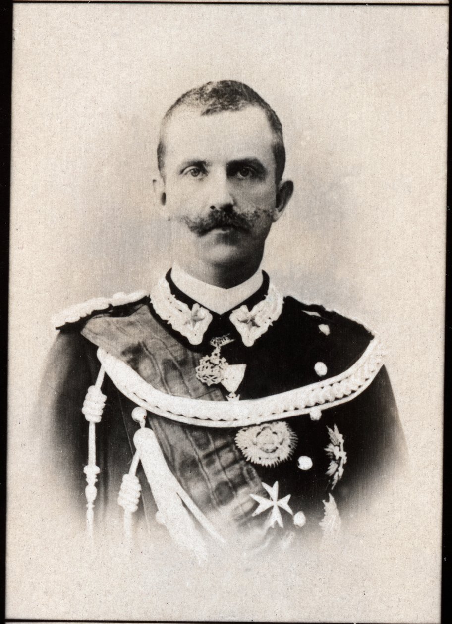 Portrett av Victor Emmanuel III av Italia (1869-1947), konge av Italia. av French Photographer