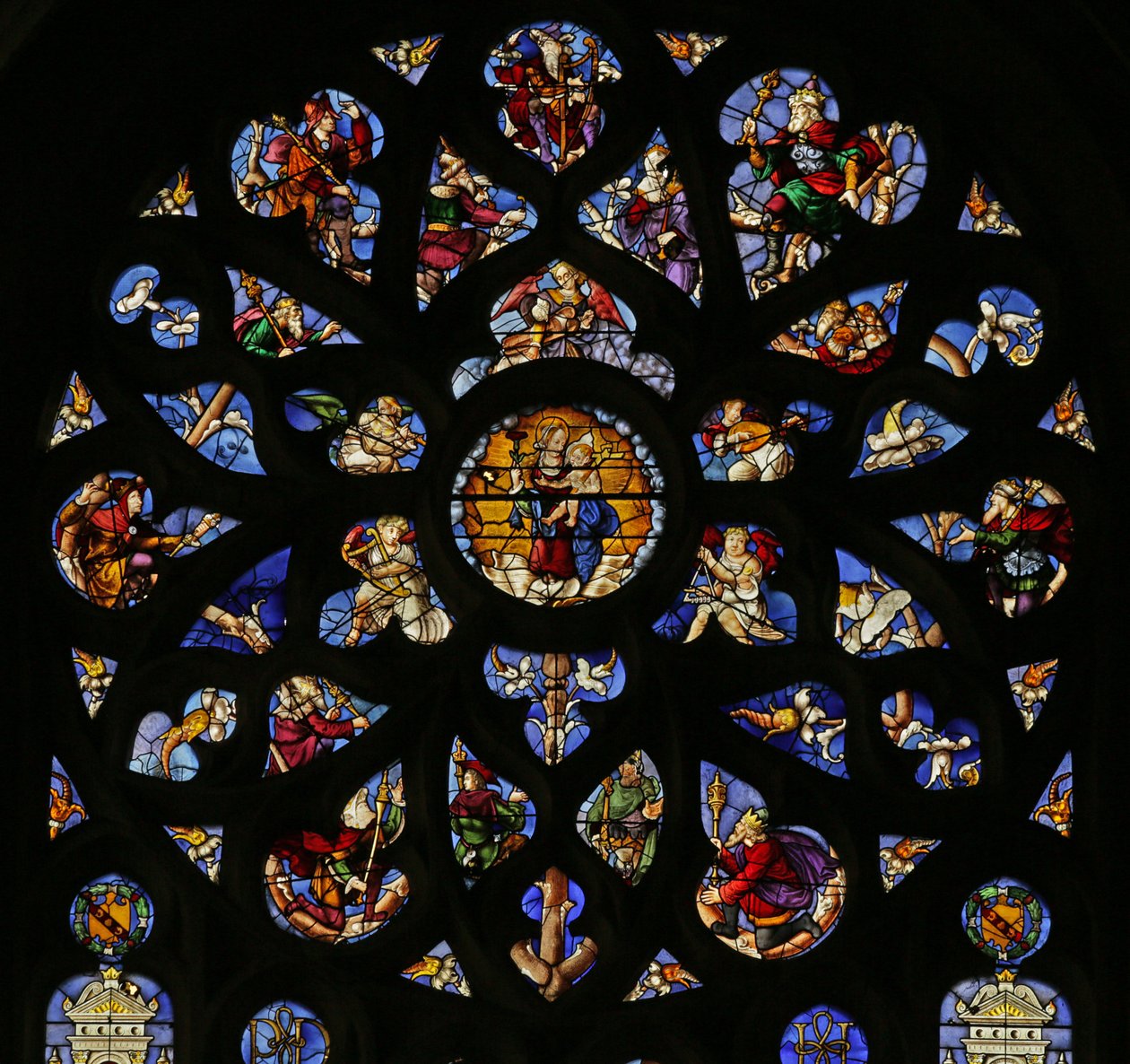 Vindu som viser Tree of Jesse, rosevindu av French School