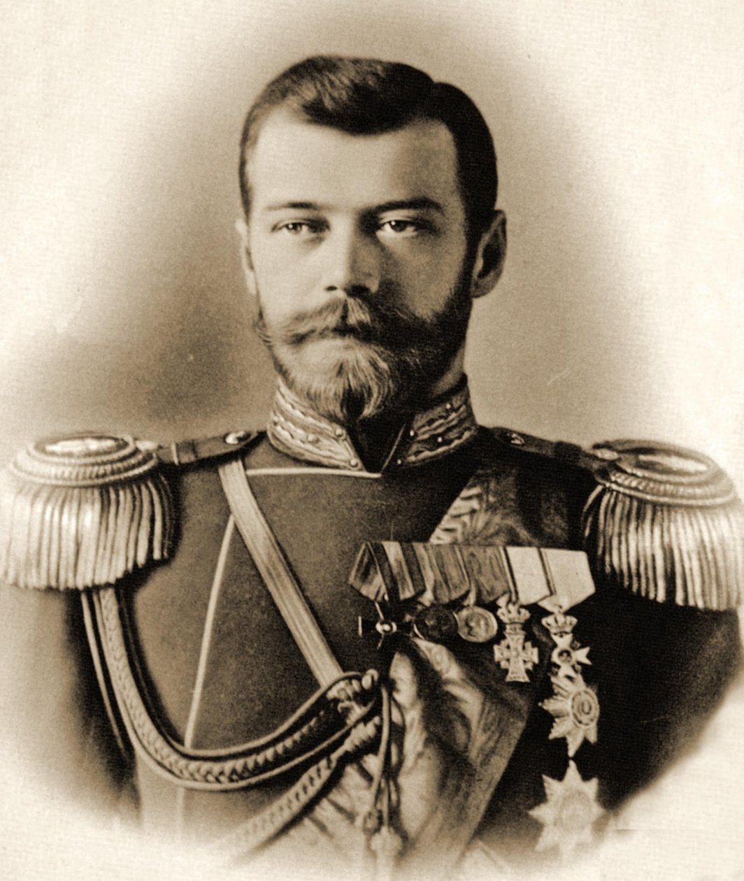 portrett av tsar Nicholas II (1868-1918) 1898 (bw-bilde) av A. Pasetti Photo Studio