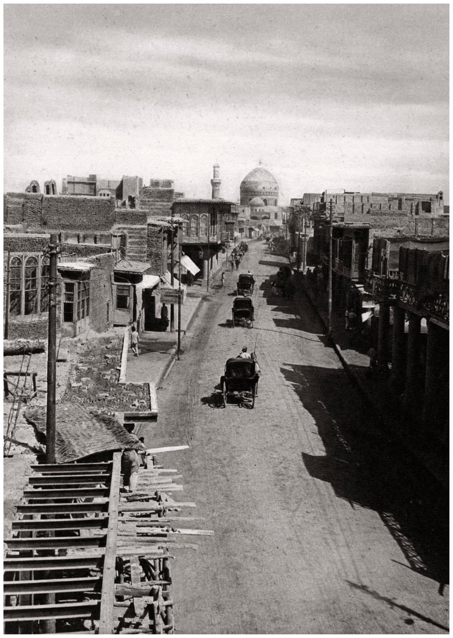 En gate i Bagdad, Irak, 1925 av A. Kerim