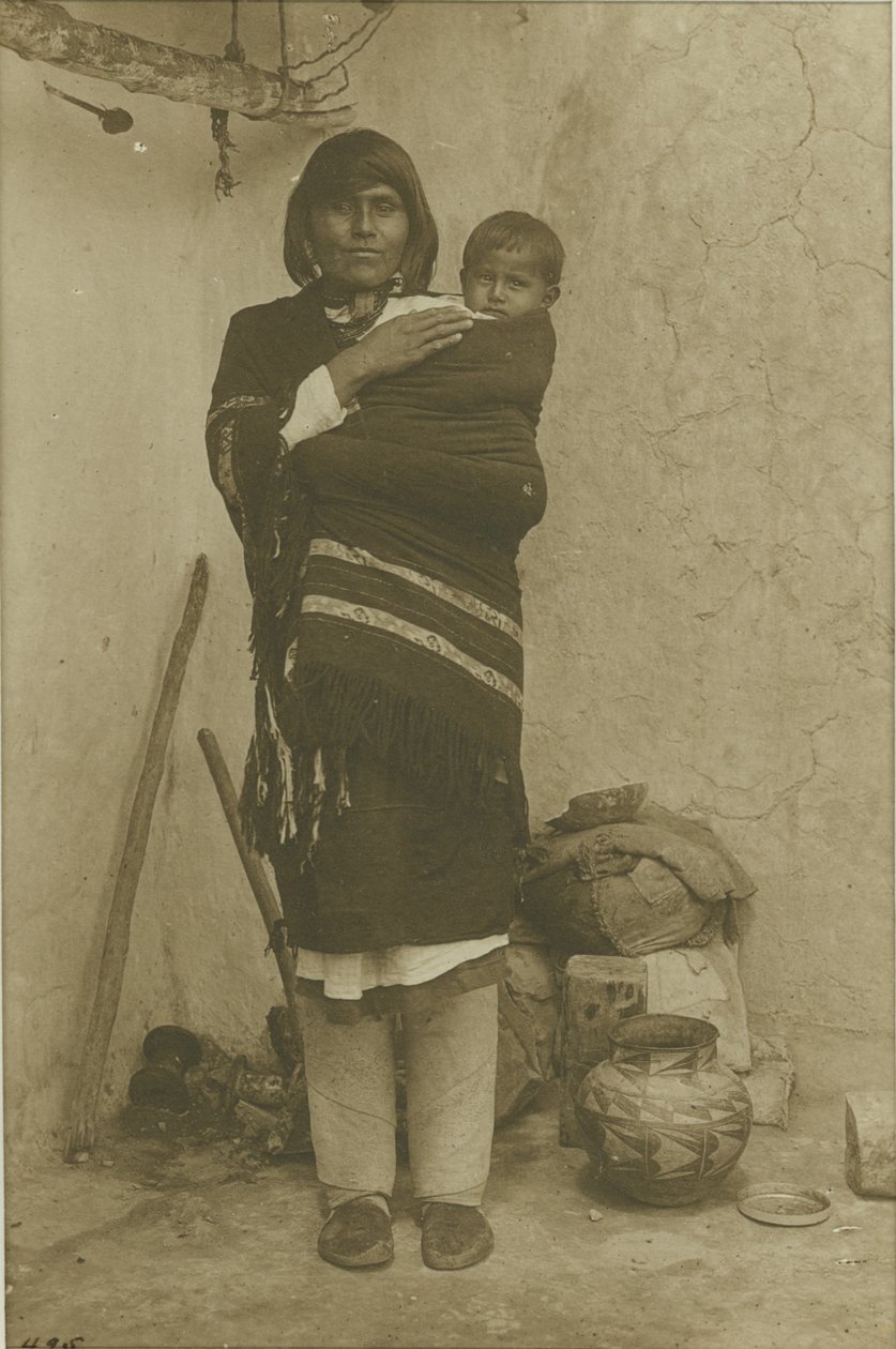 Acoma, Mary with her Child, 1900 (platinatrykk) av Adam Clark Vroman