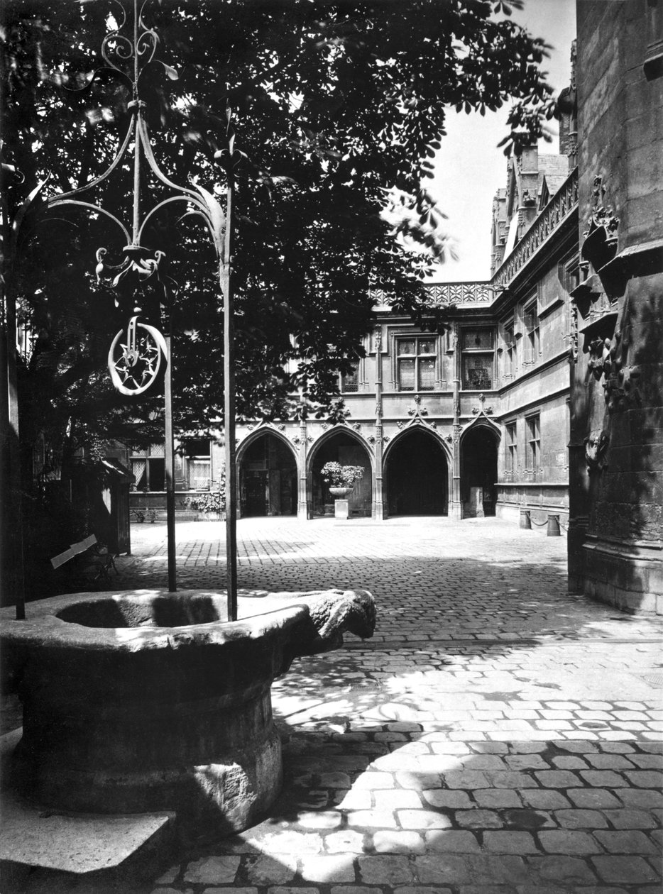 Cluny Hotel sett fra gårdsplassen, Paris av Adolphe Braun