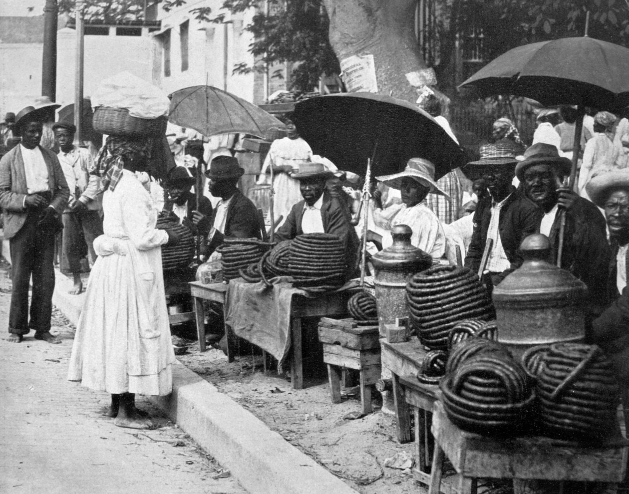 Selgere av tautobakk, Jamaica, c1905. av Adolphe Duperly and Son