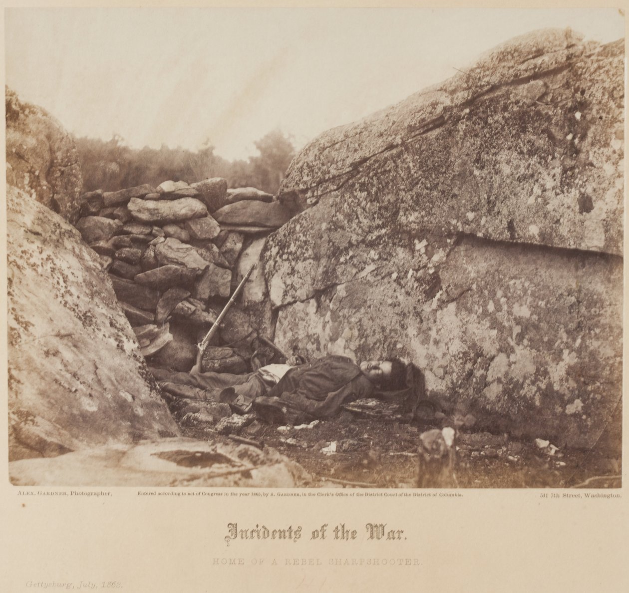 Home of a Rebel Sharpshooter, Gettysburg, July av Alexander Gardner