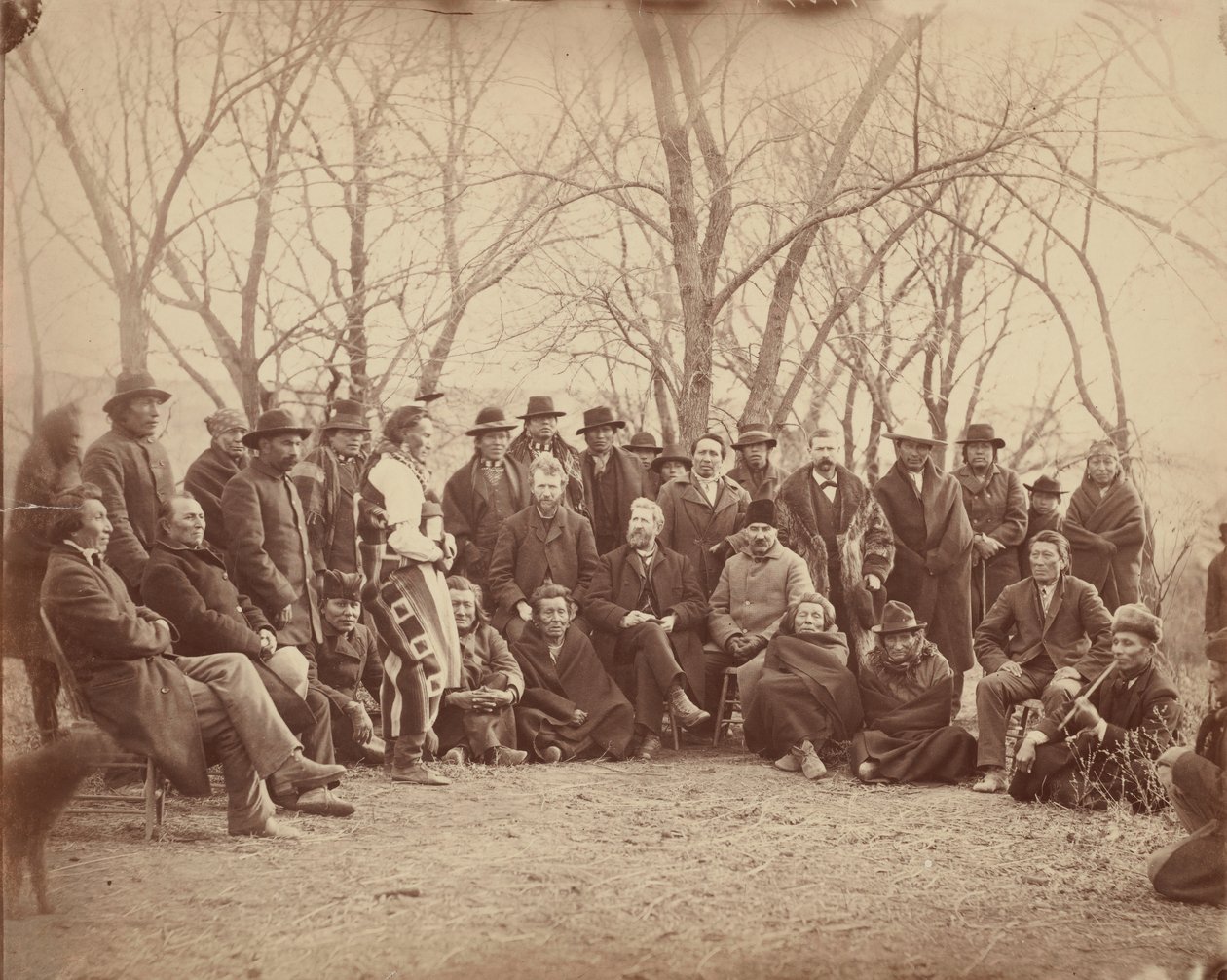 Indianere med regjeringsagenter, tidlig på 1860-tallet. av Alexander Gardner