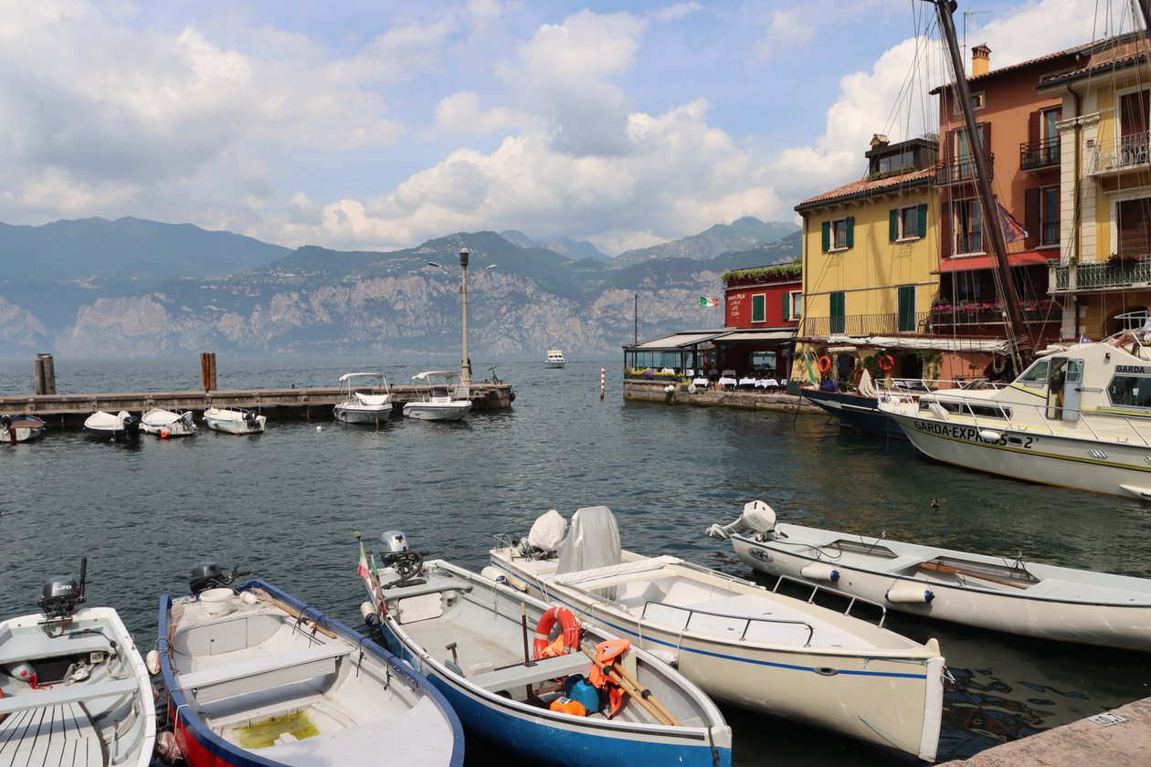 havnen i Malcesine av Alexandra Joseph