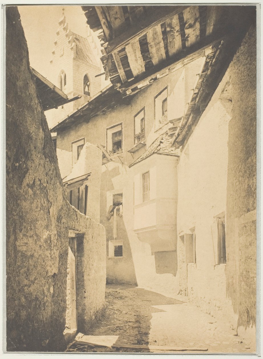 En gate i Sterzing, Tyrol, 1890. av Alfred Stieglitz