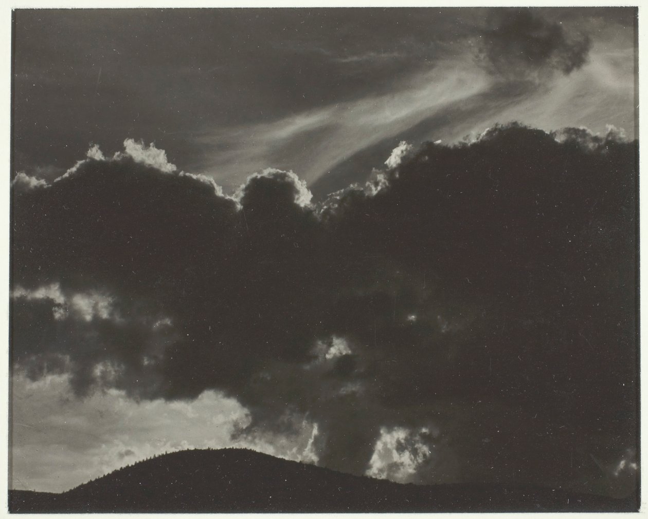 Tilsvarende, 1924. av Alfred Stieglitz