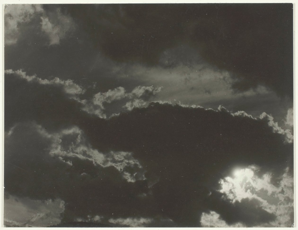 Tilsvarende, 1927. av Alfred Stieglitz