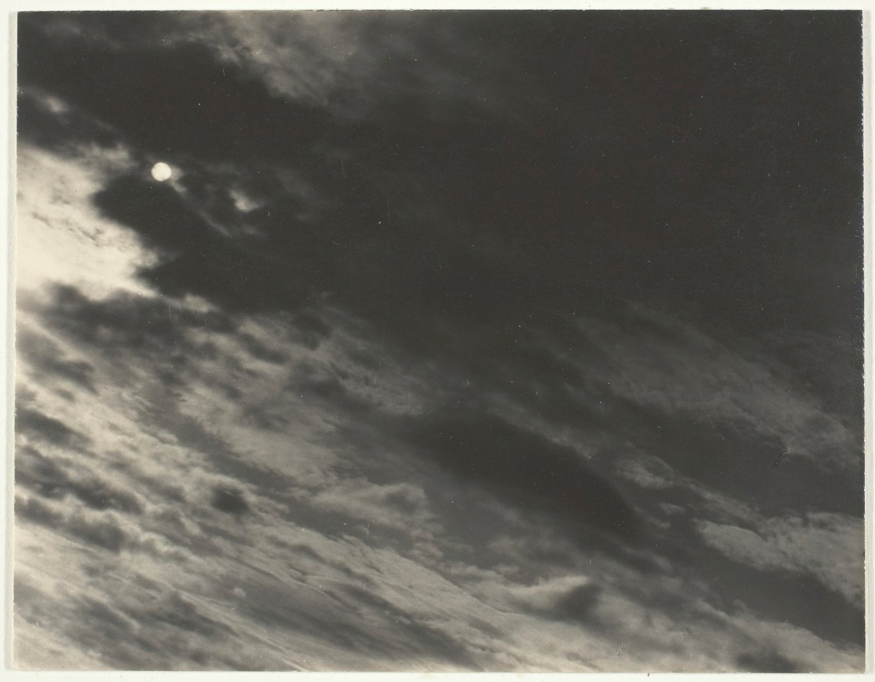 Equivalent, 1929.    1193066   no       norwegian Successfully Translated  Original: Marigolds, single Anemone, Jasmine... Translat: Marigolds, single Anemone, Jasmine... 1303904 no norwegian Successfully Translated Original: Tuning Translat: Tuning 123181 av Alfred Stieglitz
