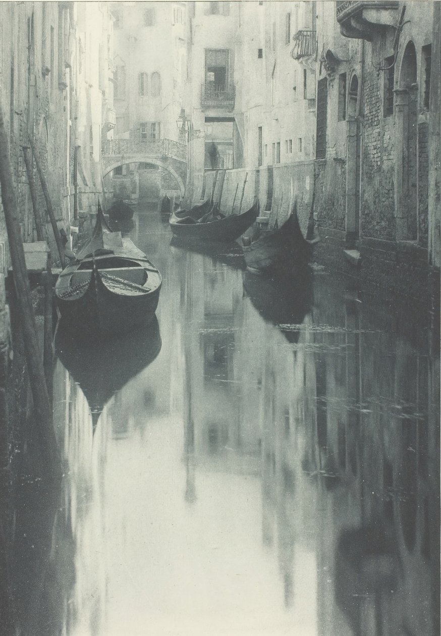 Refleksjon-Venezia, ca. 1897. av Alfred Stieglitz