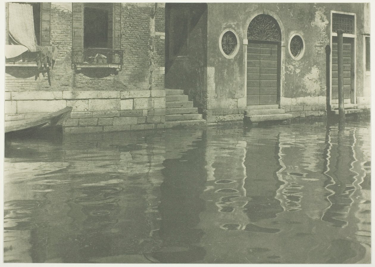 Refleksjoner—Venezia av Alfred Stieglitz