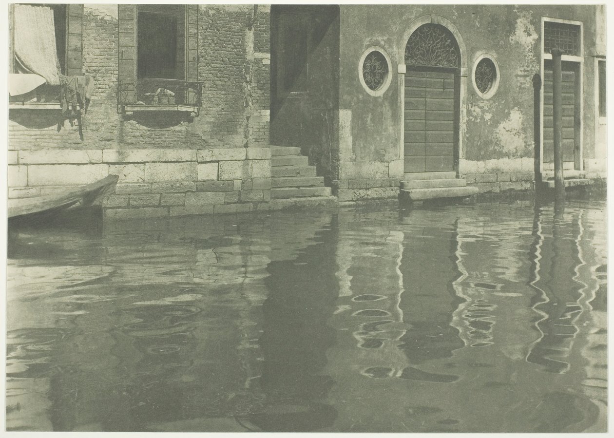 Refleksjoner - Venezia, 1894, trykt 1897. av Alfred Stieglitz
