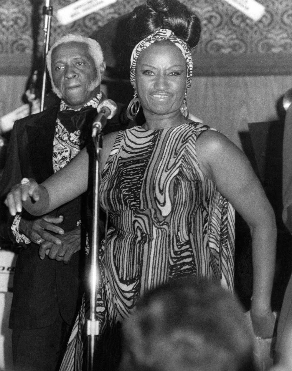 Celia Cruz på scenen, 15. juli 1976 av American Photographer