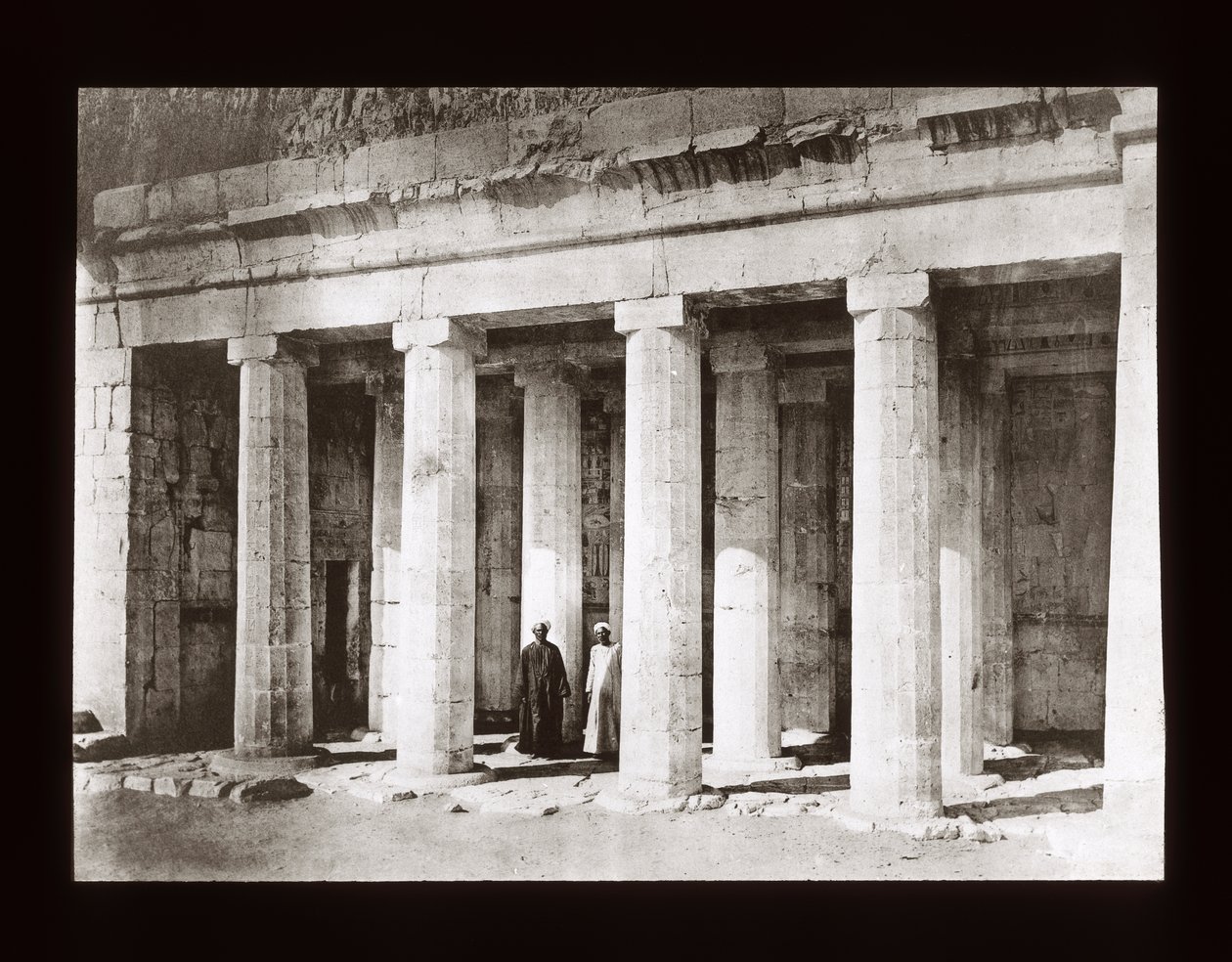 Fasade av kapellet i Anubis, Det store tempelet ved Deir El-Bahri (lyktsklie) av American Photographer
