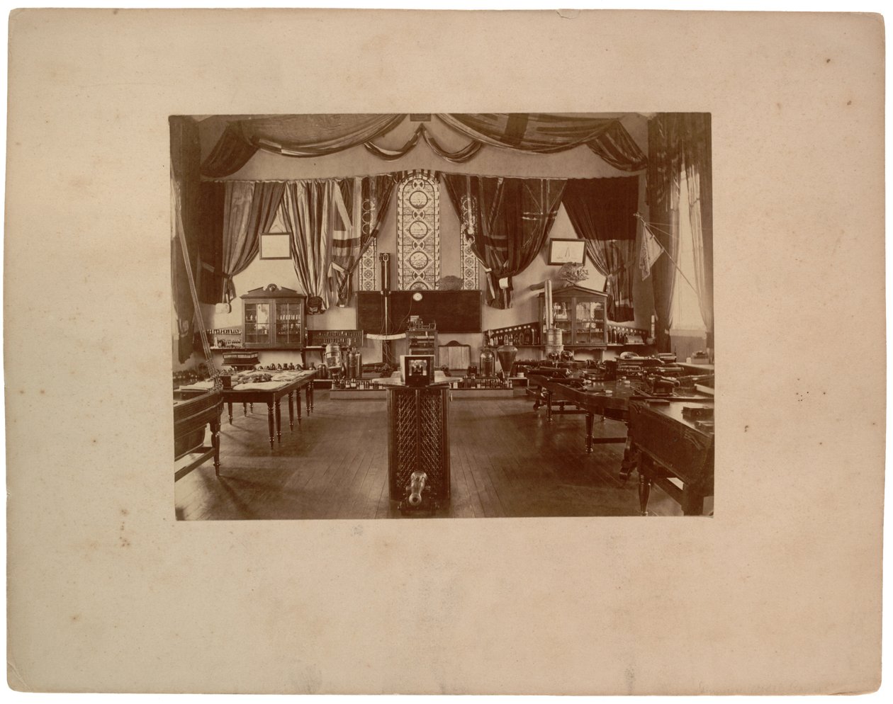 Gunnery modellrom, ca. 1870 (sepia-bilde) av American Photographer