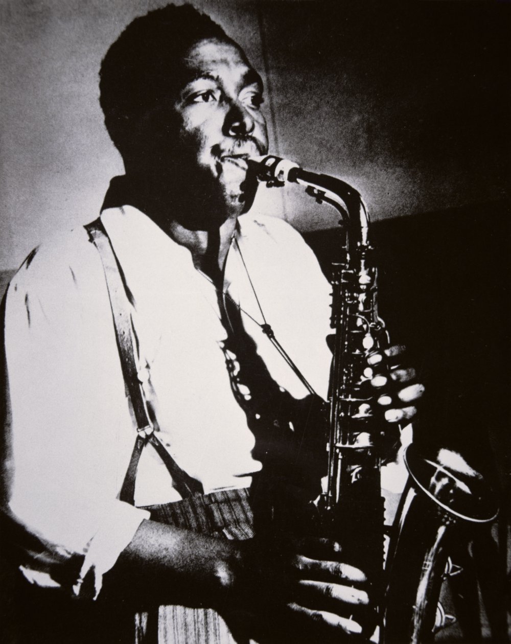 Charlie Parker (1920-55) (s/hvitt-bilde) av American School