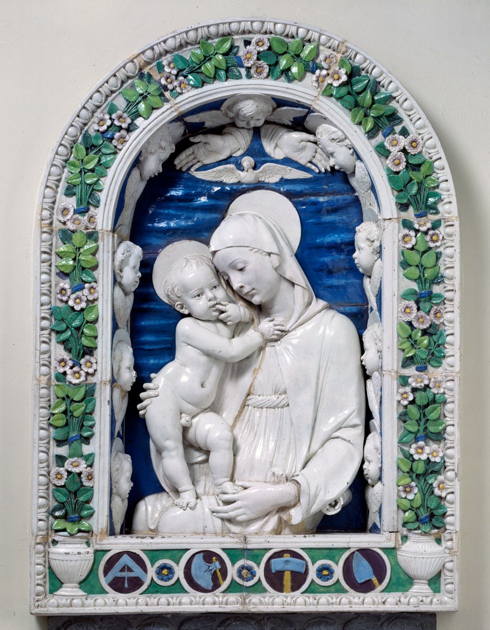 The Madonna and Child (The Madonna of the Architects) (glasert terrakotta) av Andrea Della Robbia