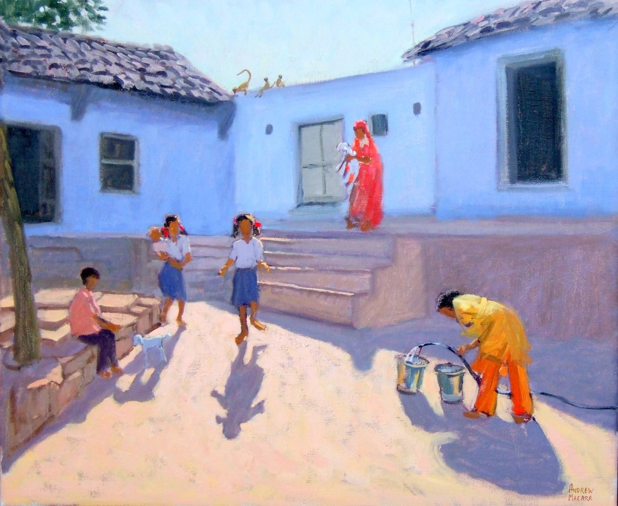Fylle vannbøtter, Rajasthan, India av Andrew Macara