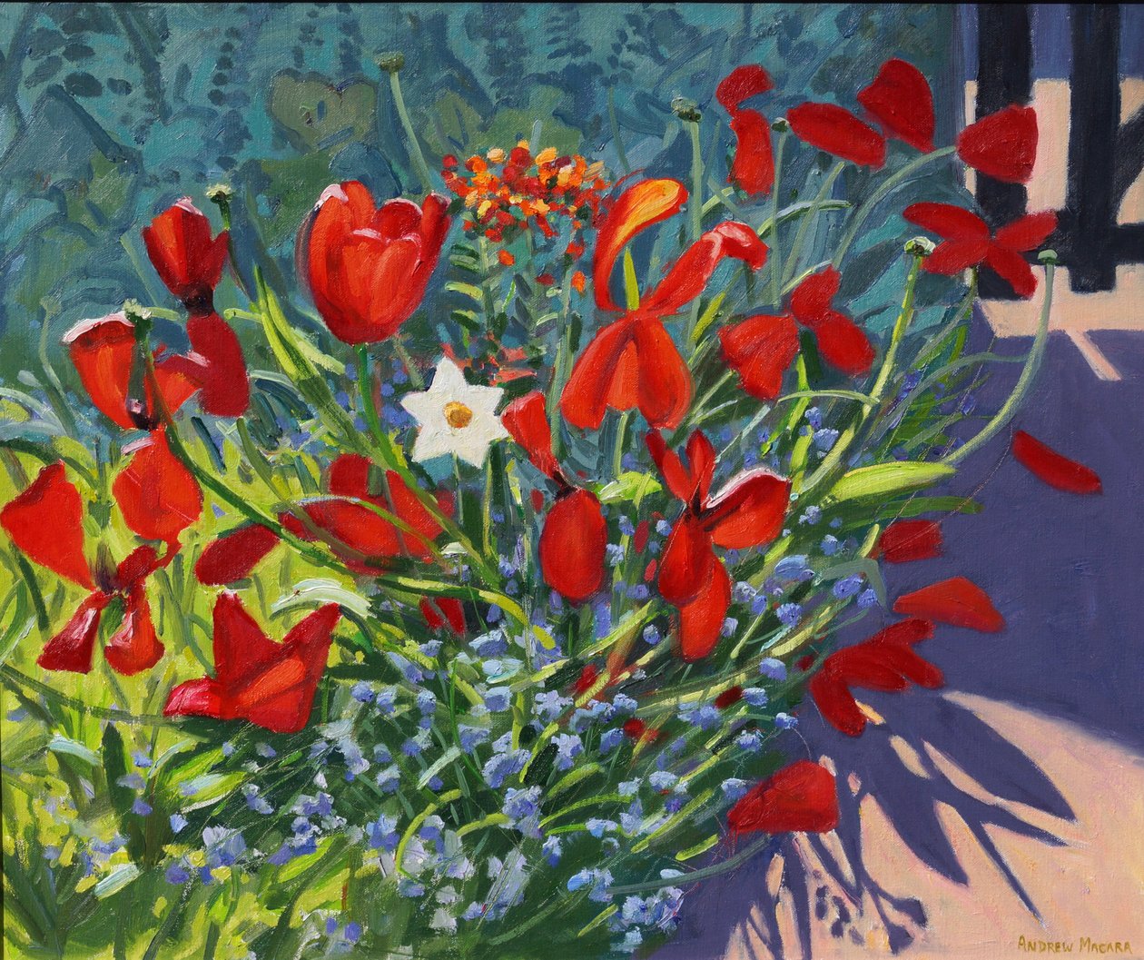 Tulipaner ved porten, 2017, av Andrew Macara