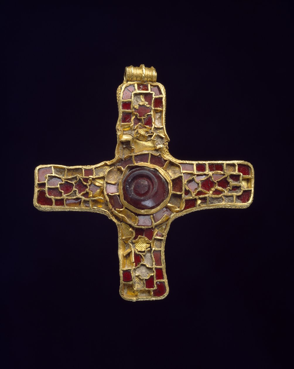 Cross (Holderness Cross) (kalsiumkarbonat, granat og gull) av Anglo Saxon