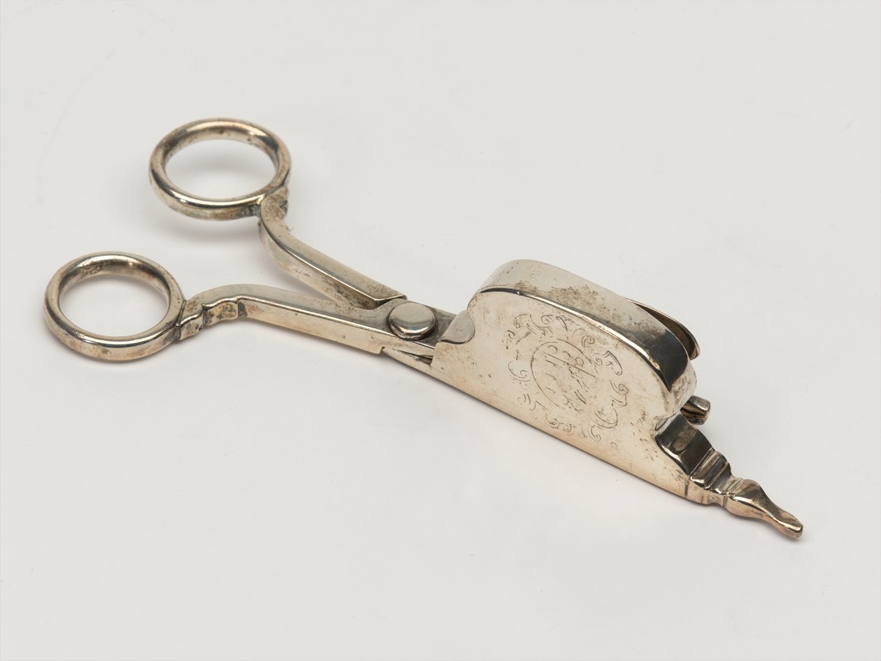 Candle snuffer, Board of Ordnance, ca. 1696 (snuffer) av Anthony Nelme