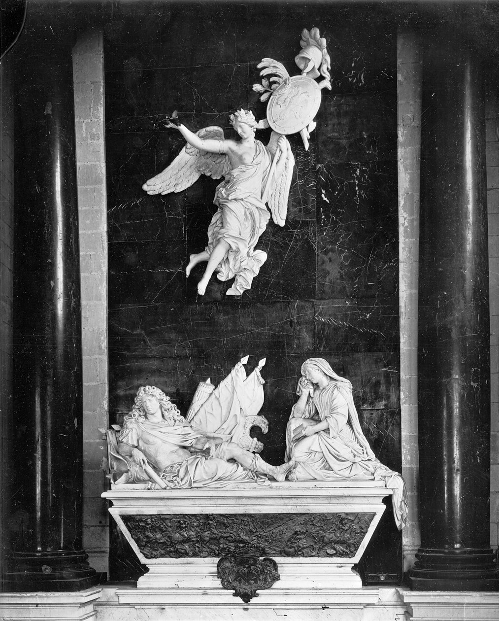 Mausoleet til Nicolas Bautru (d.1661) Marquis de Vaubrun, 1680-81 (forgylt bly og marmor) av Antoine Coysevox