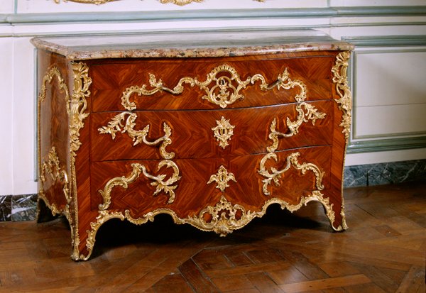 Louis XV kommode av Antoine Robert Gaudreaux