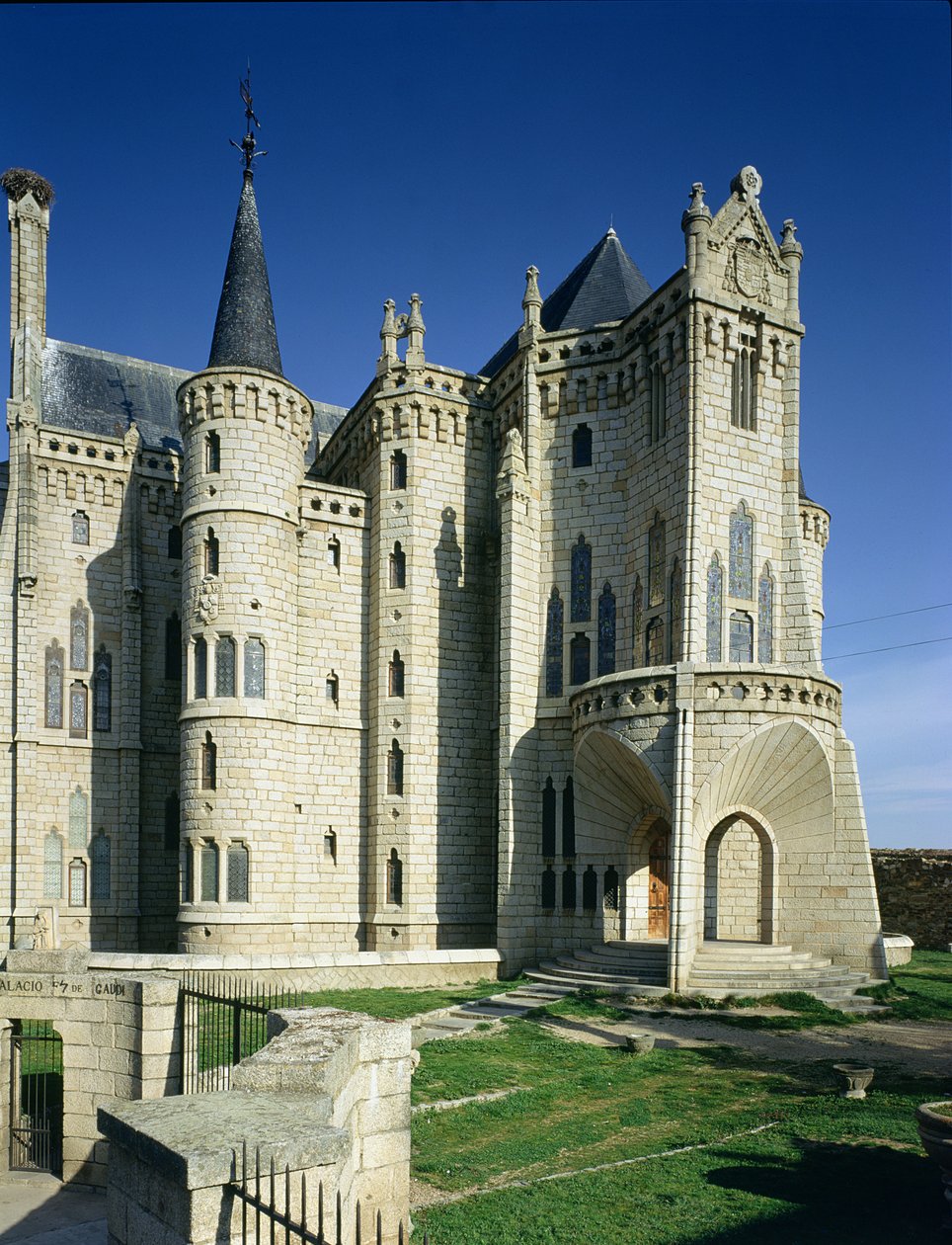 Bispepalasset av Antonio Gaudi