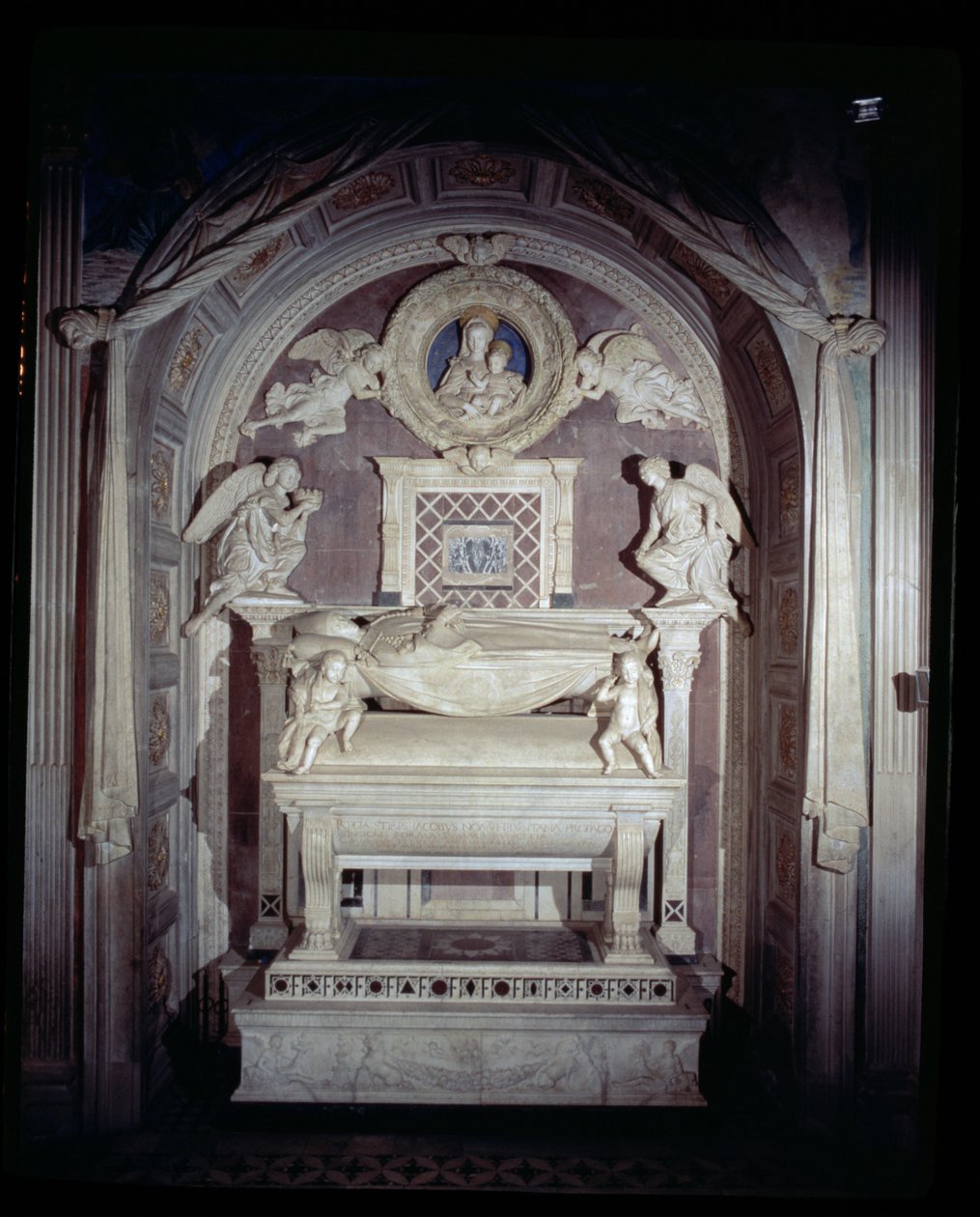 Graven til kardinalen av Portugal, 1460-6 (marmor) av Antonio Rossellino