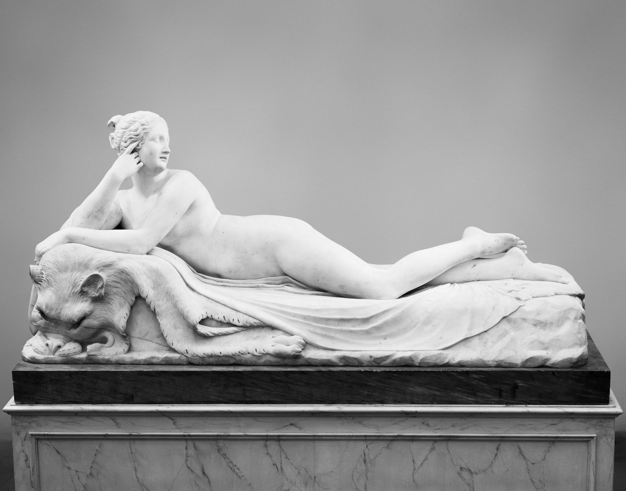 Tilbakelent Naiad av Antonio Canova