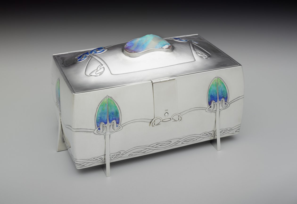 Box (model 652 variant) av Archibald Knox