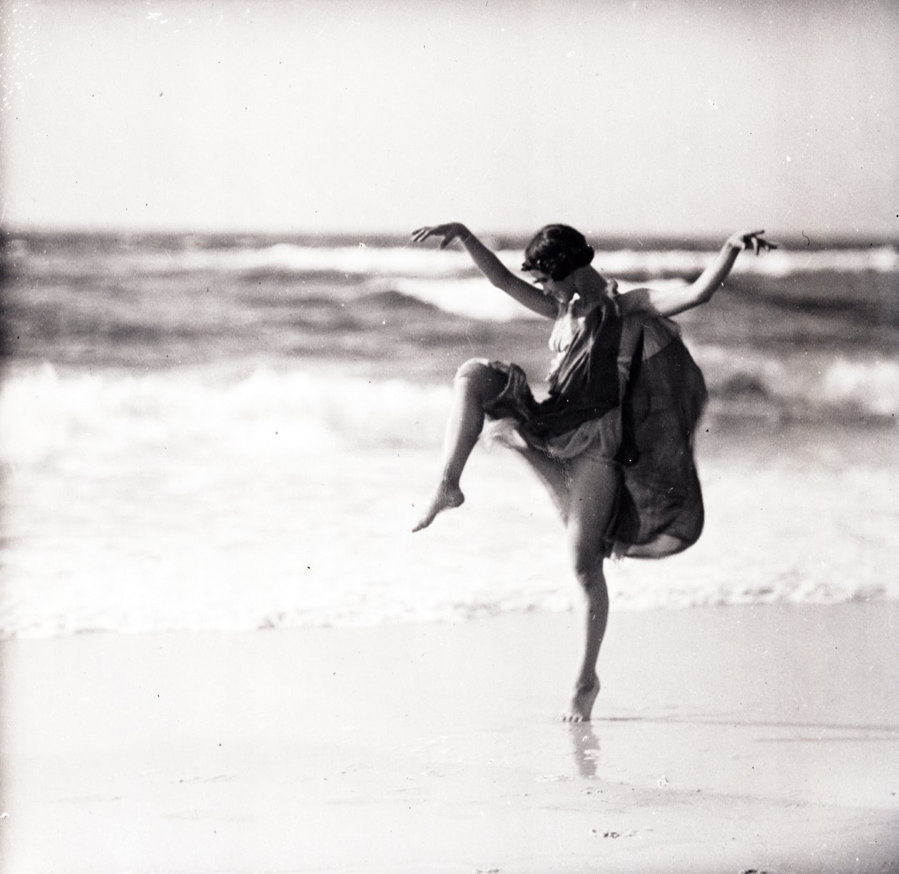 Danser Anna Denzler, 1921 (bw-bilde) av Arnold Genthe