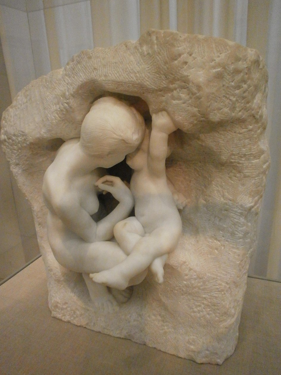 Ung mor i grotten av Auguste Rodin