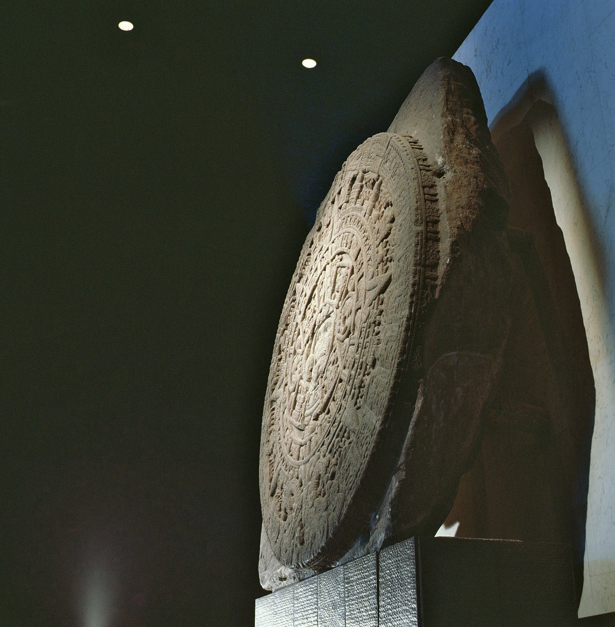 Den store kalendersteinen, sen etter klassisk periode (1300-1521) (se også 207555) av Aztec