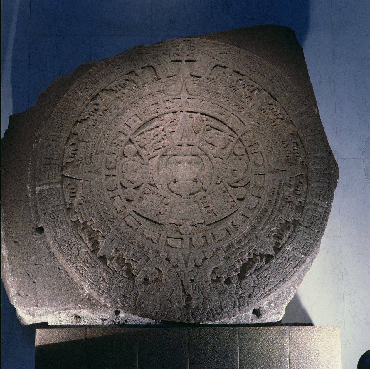 Den store kalendersteinen, sen etter klassisk periode (1300-1521) (se også 207556) av Aztec