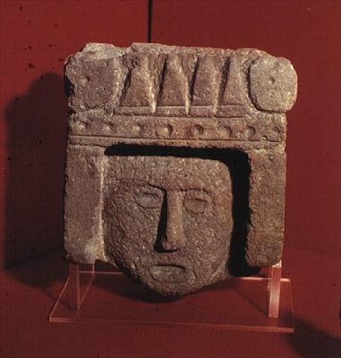 Aztekisk utskåret hode av Aztec