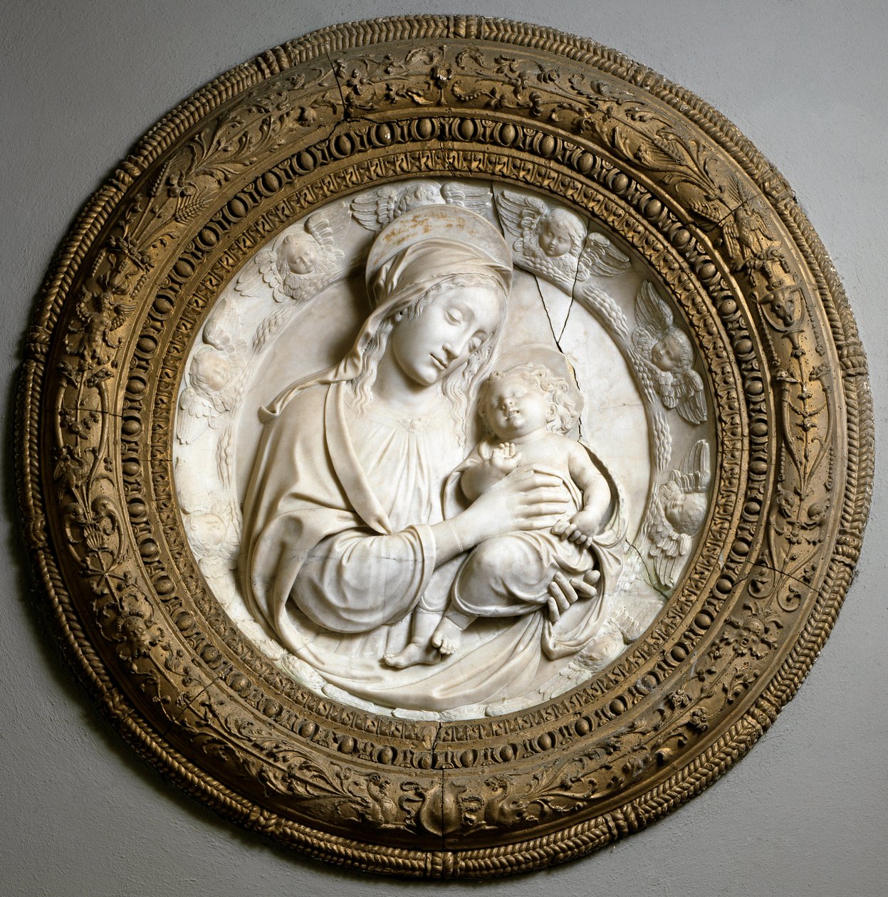 Jomfru og barn. Skulptur av Benedetto da Maiano