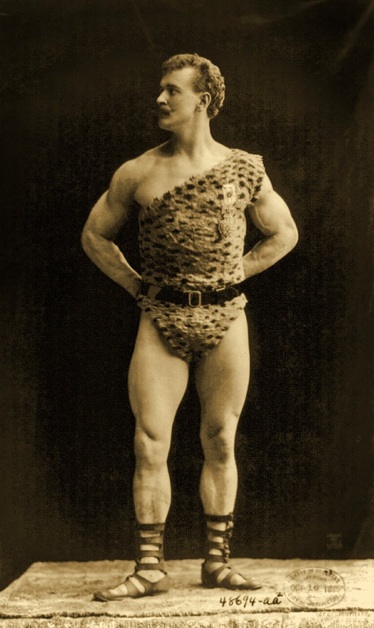 Eugen Sandow, i klassisk gammel gresk-romersk positur, ca. 1894 av Benjamin J. Falk