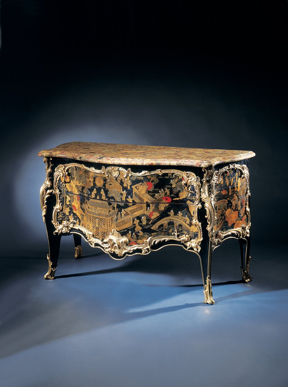 En Louis XV-kommode, 1710-65 av Bernard van Risenburgh II