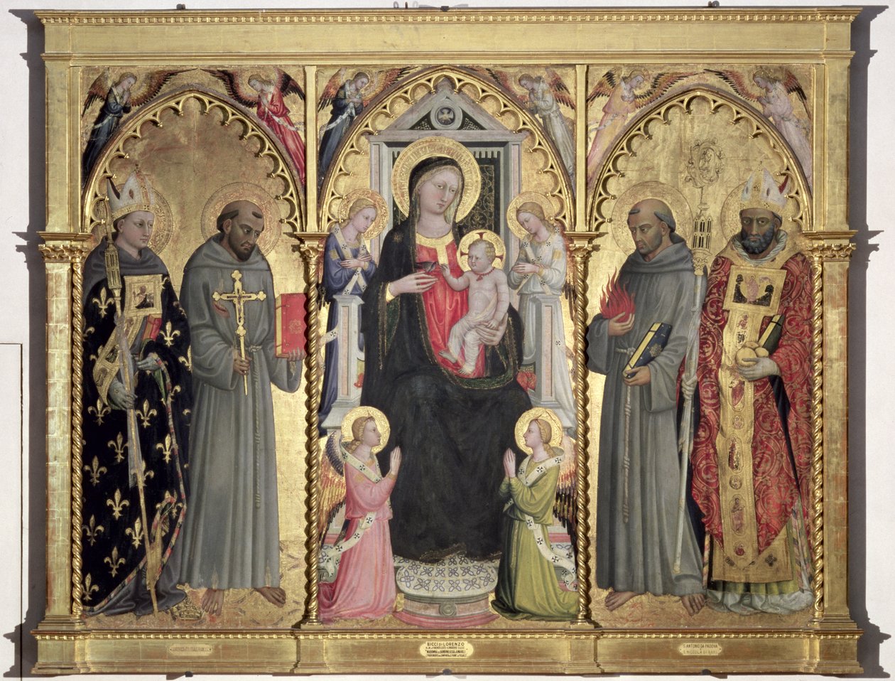 Madonna og barn med St. Louis av Toulouse, St. Frans av Assisi, St. Antonius av Padua og St. Nicholas av Bari (tempera på panel) av Bicci di Lorenzo