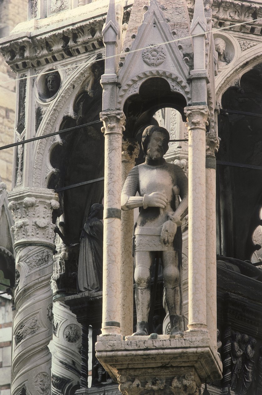 Detalj fra Scaligers grav, 1277-1387 (marmor) av Bonino da Campione