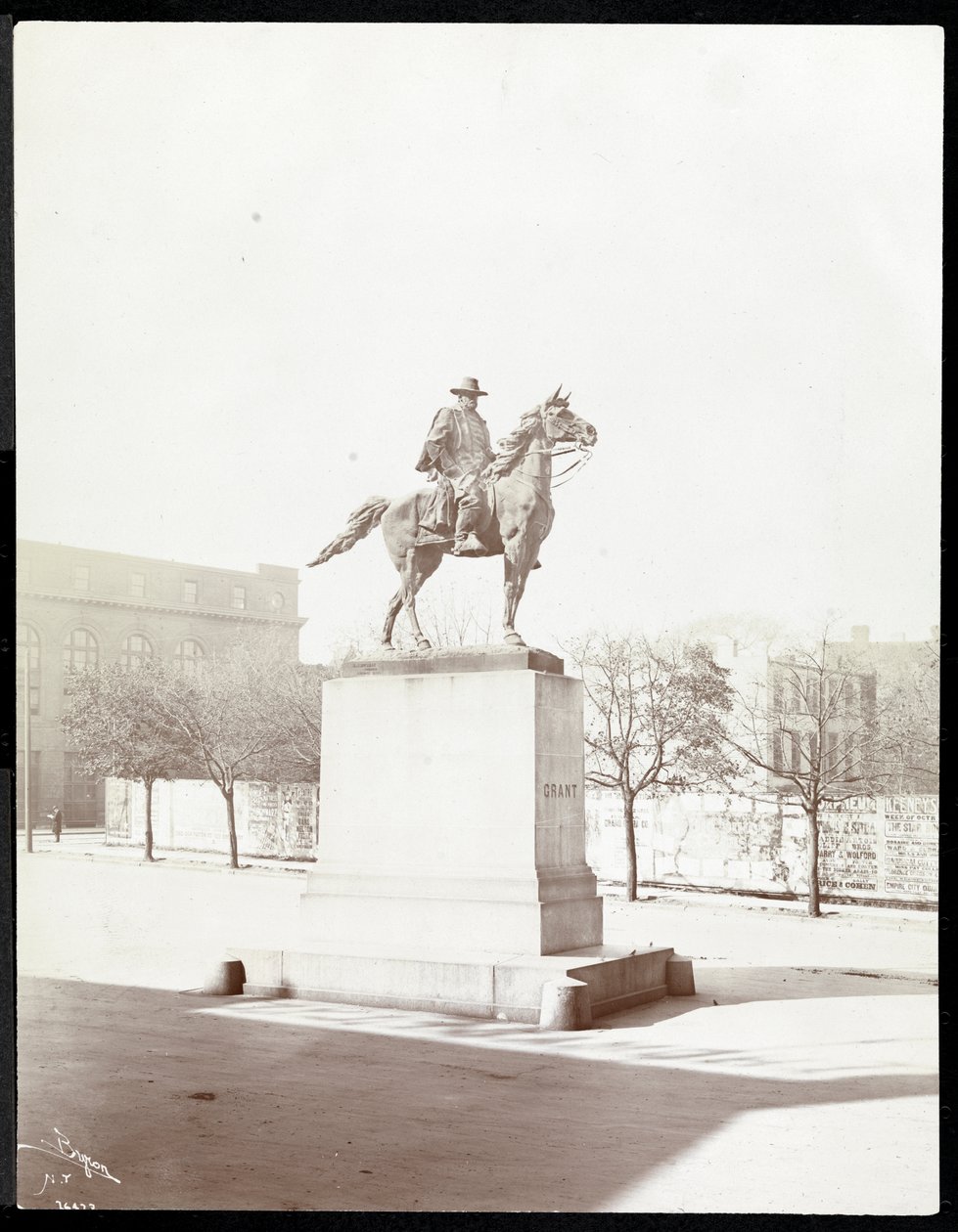 Rytterstatue av general Ulysses Simpson Grant i Brooklyn, New York, 1908 (sølv gelatintrykk) av Byron Company